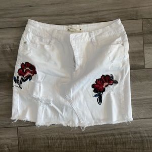 White skirt with flowers details